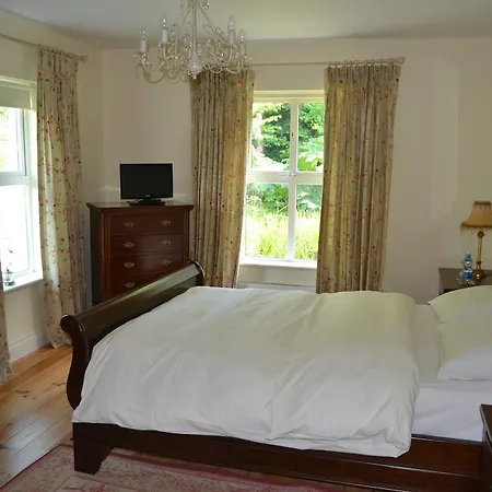 Alojamento de Acomodação e Pequeno-almoço Guaire House 4*
