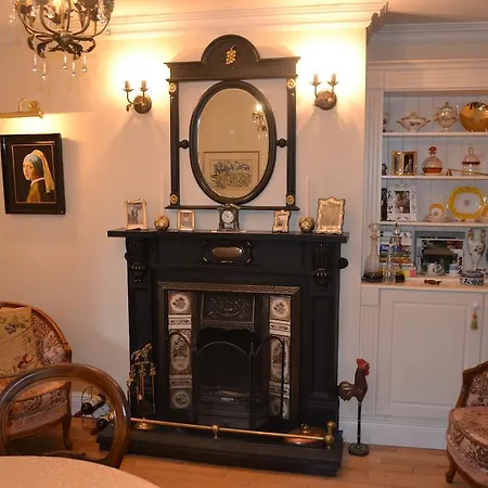 Guaire House Bed & Breakfast 4*