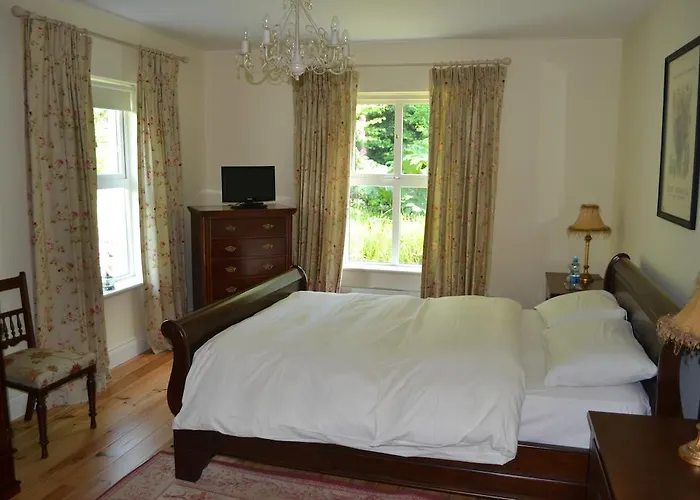 Couette-café Guaire House 4*