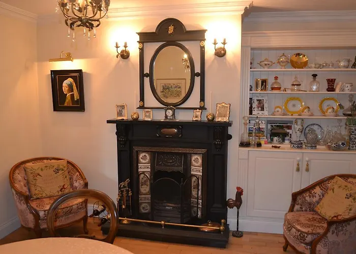 Guaire House Bed & Breakfast 4*